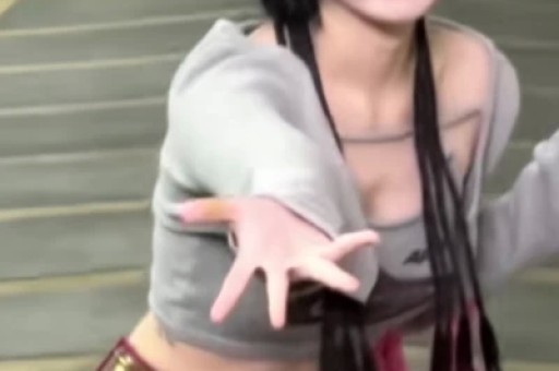 33岁男星刚红就塌房！牵手小3岁女星甜蜜逛街女方疑似有男友